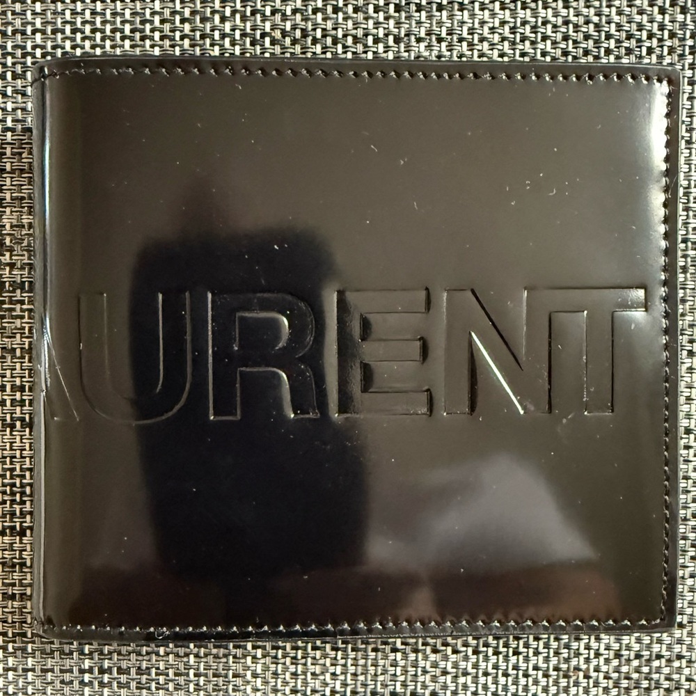 Saint Laurent Glossy Black Patent Logo Bifold Wallet - Picture 2 of 11